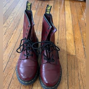 Burgundy dr. Marten boots